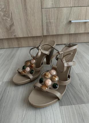 Шкіряні босоніжки