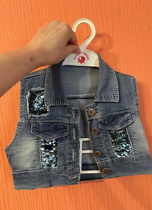 Джинсовая жилетка 3-4 р