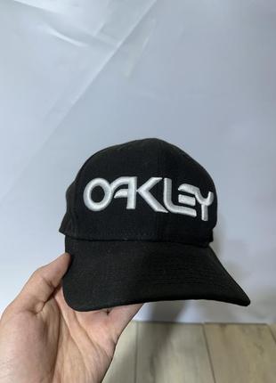 Oakley new era кепка