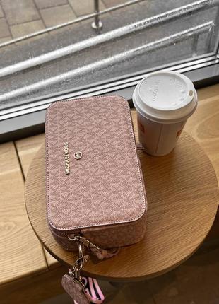 Жіноча сумка сумочка в стилі michael kors the snapshot bag light pink