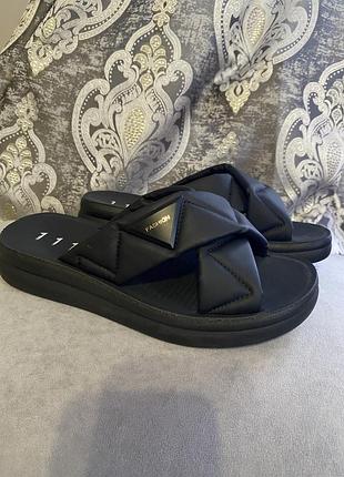 Шльопанці жіночі