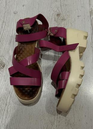 Босоніжки жіночі