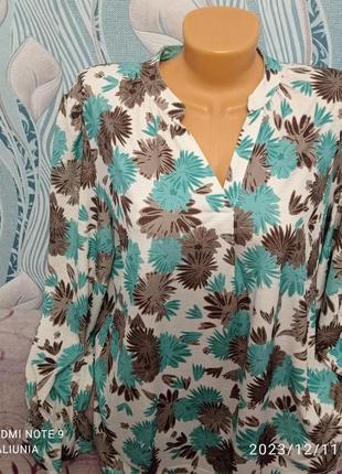 Красивая женская кофточка