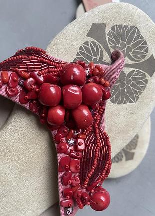 Шлепанцы с декором