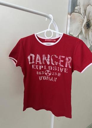 Красная футболка