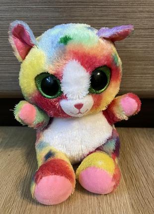 Котик с красивыми глазами