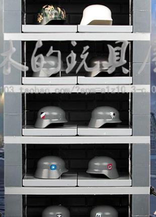 Шафа із шоломами часів другої світової війни для фігурок