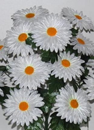 Букет ромашка атласна   на  14 квiток дiметром 13,5см, висота букета 60 см.