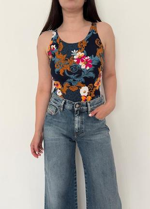 Класне квіткове боді adidas