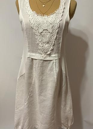Белое платье из льна