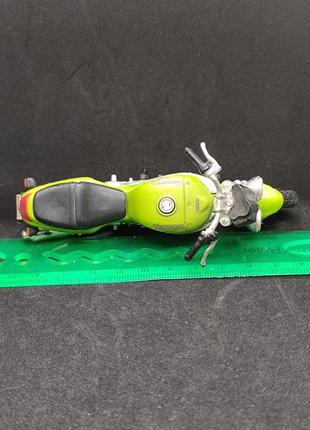 Модель мотоцикла maisto 1:18 triumph 955i speedtriple китай іграшка 1/18 1-18