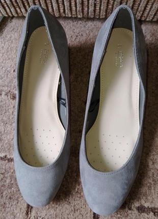 Туфлі на зручному каблуці