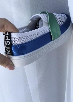 Лёгкие мокасины, дышащие в сеточку слипоны кеды