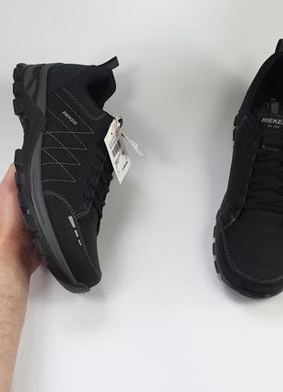 Чорні кросівки