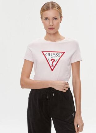 Белая футболка от гуess