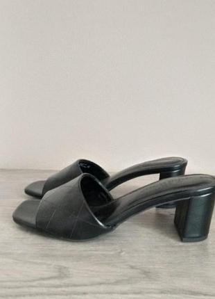 Шльопанці жіночі