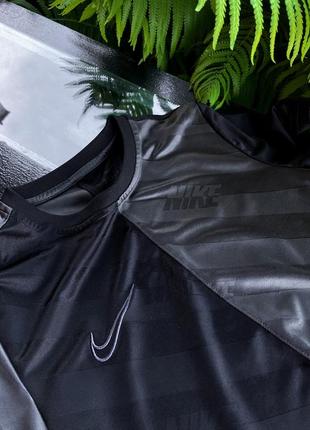 Футболка найк nike центр лого футболки топи топ майки кофти футбола женская для спорту одяг жіночий