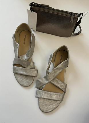 Нові босоніжки 40