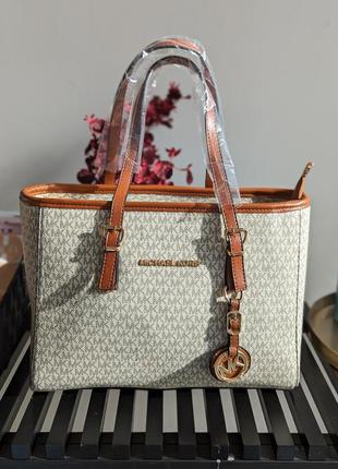 Сумка michael kors shopper шопер бежевий є