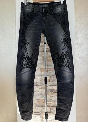 Женские джинсы скинни guess