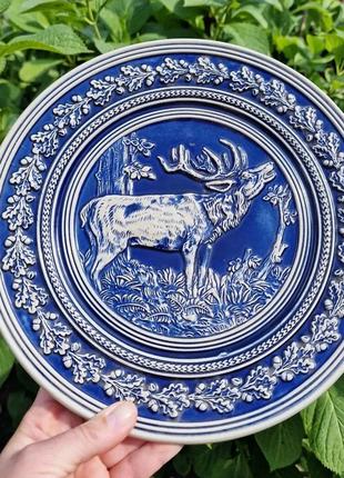 Старовинна настінна тарілка панно з чудовим рельєфним зображенням!
staffel stoneware. полювання.