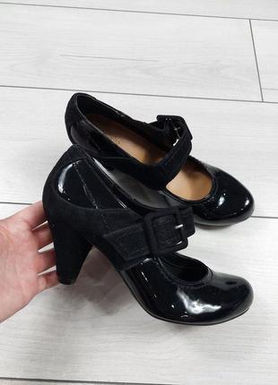 Комбинированные туфли clarks с пряжкой