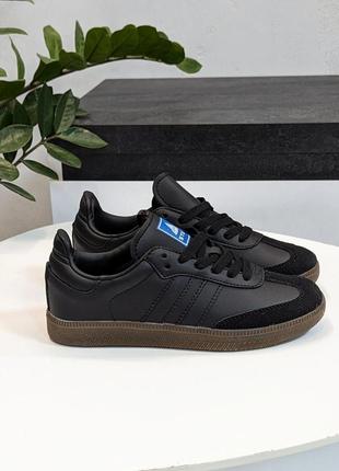 Стильные кроссовки