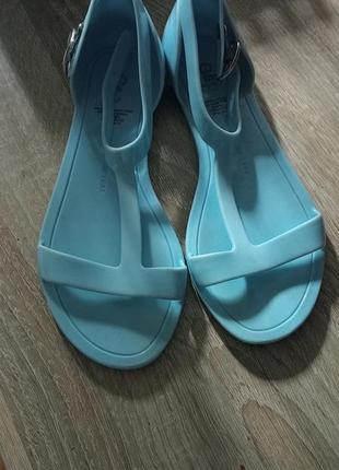 Босоніжки, аквашузи