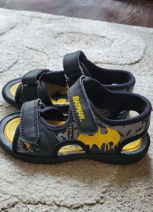 Босоніжки для хллпчика