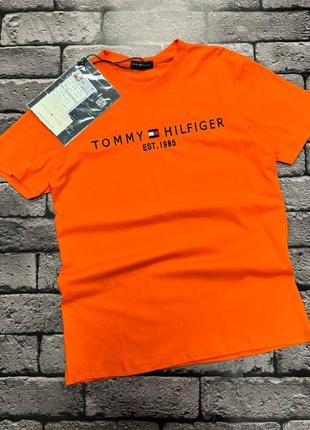 Футболка в стиле wrap hilfiger