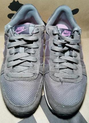Отличные женские кроссовки nike genicco