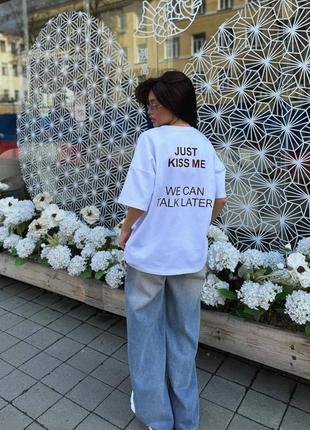 Футболка " просто цілуй мене, поговорити мы можемо пізніше 💋"