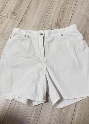 Бермуды белоснежные