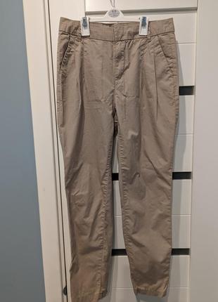 Бежевые брюки с защелками