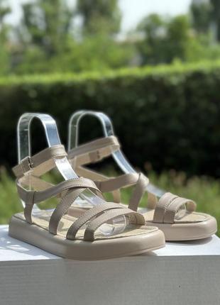 Трендовые женские босоножки бежевого цвета / женские босоножки / кожаные босоножки / бежевые босоножки4 фото