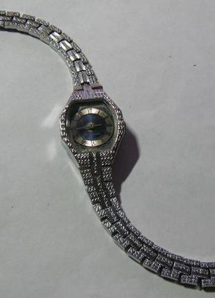 Распродажа! часы луч 16 камней с оригинальным браслетом абсолютно исправные