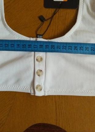 Белый верх бикини на пуговицах в рубчик