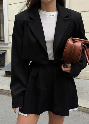Костюм укороченный oversize пиджак + юбка с трендовой имитацией карманов цвета: графит, черный, барби