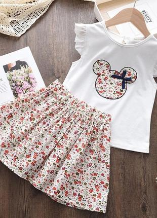 Яркий легенький летний костюм