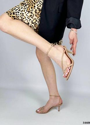 Босоножки сандалии бежевые нюд на каблуке заколки