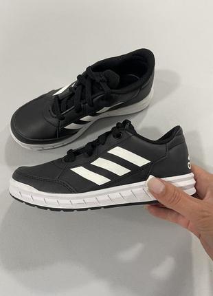 Кроссовки на мальчика, adidas оригинал.