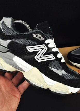 Жіночі  кросівки New Balance 327 Svarta och röda sneakers
