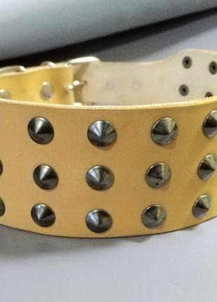 Кожаный ошейник  для собаки "lockdog" с маленькими шипами бежевый