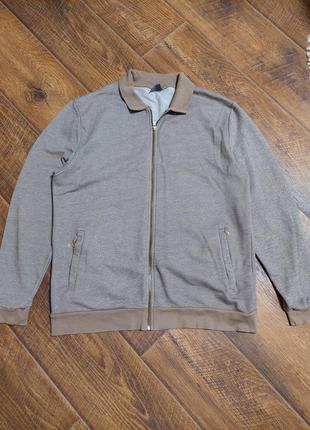 Чоловічий спортивний костюм