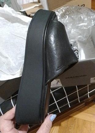 Кожаные шлёпанцы на платформе vagabond courtney