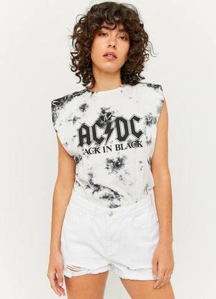 Футболка с надписью ac/dc