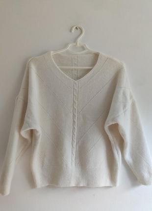 Свитер ангоровый со спущенным плечом