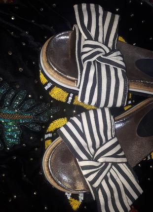 Фирменные 💛🖤 модные шлепанцы с крупными бантами river island 🖤💛.