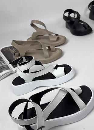 Босоніжки сандалі шкіряні плетені на платформі чорні бежеві весна літо жіночі