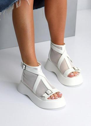 Білі жіночі закриті босоніжки з сіткою наскрізною перфорацією жіночі леопардові...